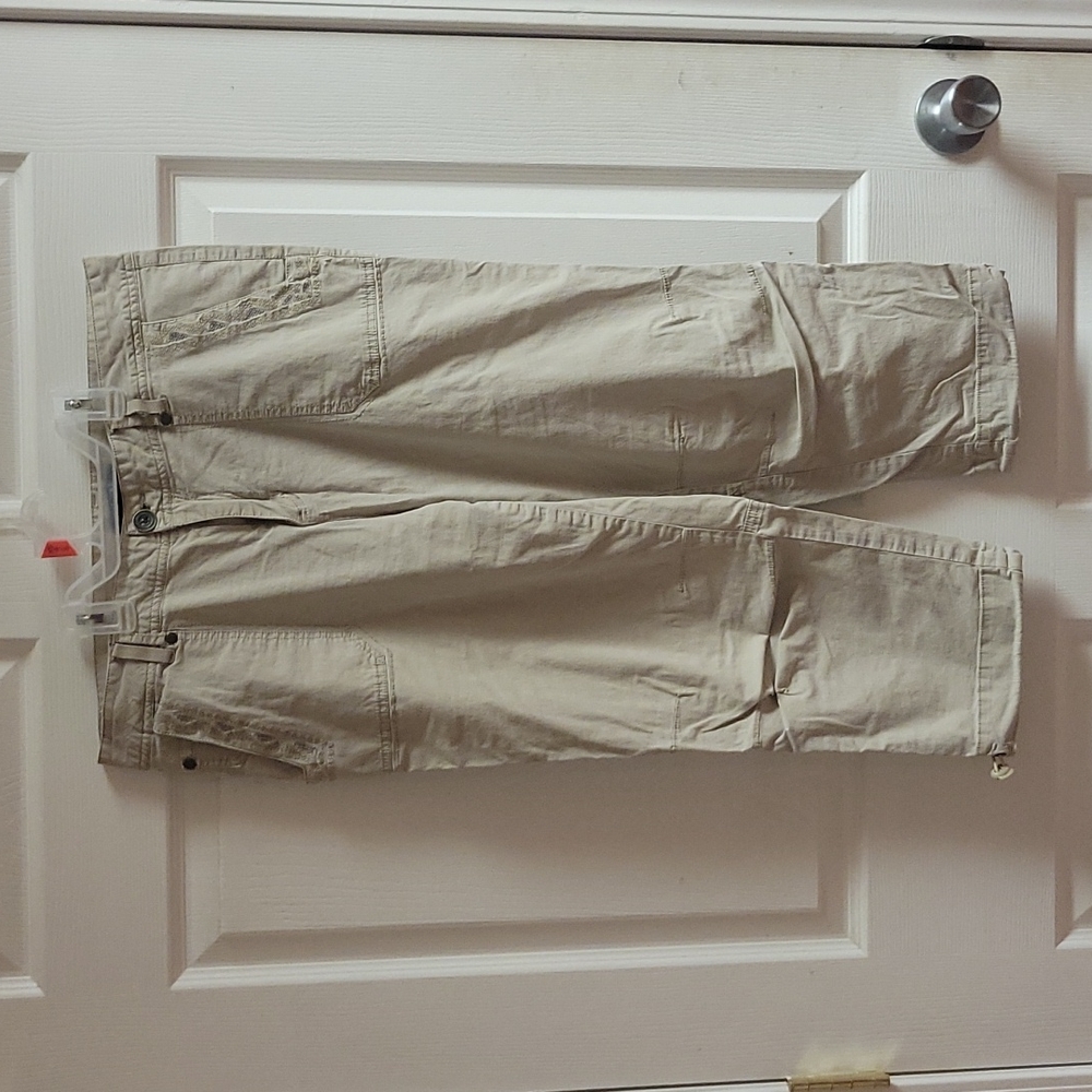 Khaki capri